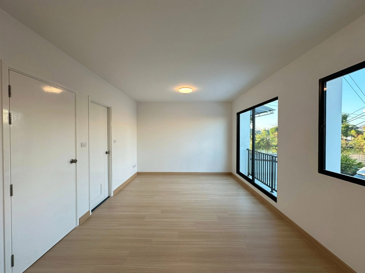 รูป ทาวน์โฮมรูปแบบใหม่ใกล้สนามบินสุวรรณภูมิ สไตล์ Modern ที่ออกแบบภายใต้แนวคิด Modish Real Living ให้ทุกแนวคิดเชื่อมต่อการใช้ชีวิตมีสไตล์ - รูปที่ 12/19