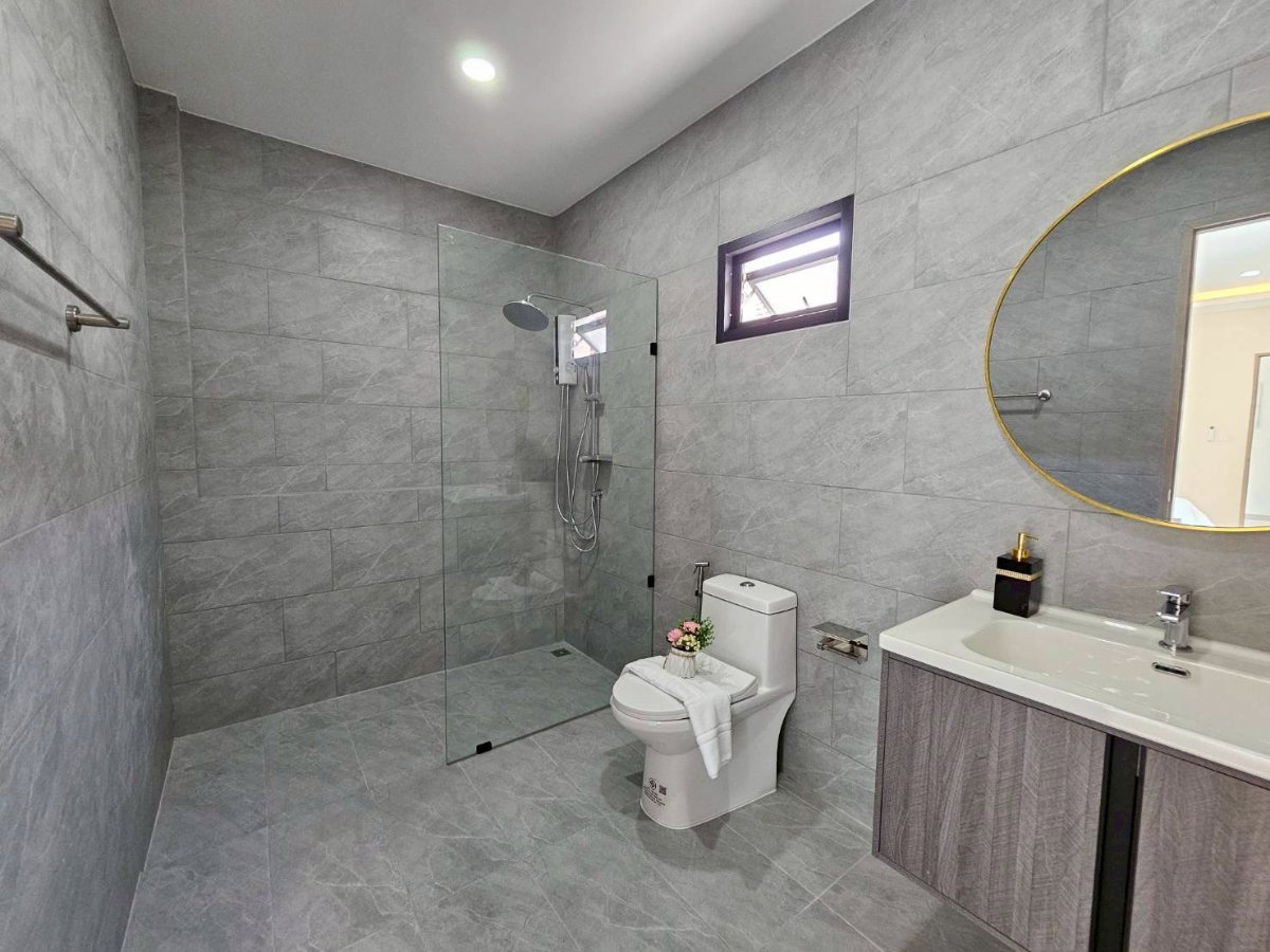 รูป ขายบ้านเดี่ยวหรูในพัทยา ทำเลทอง ใกล้โรงเรียนนานาชาติ - รูปที่ 18/20