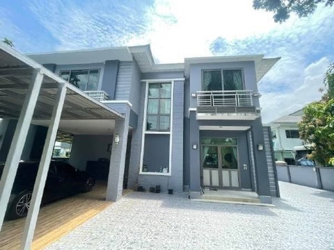 LTHC6799 – House FOR RENT in Rama 9 4 beds 3 baths 100 sq.M.Near Huamark station ONLY 125k/month