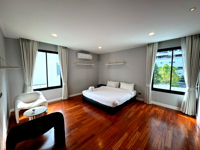 เช่าบ้านเดี่ยว ม.กรุงเทพ กล้วยน้ำไท : บ้านหรู สร้างใหม่ พื้นที่ใช้สอย 1,000 ตรม. พร้อมสระว่ายน้ำ ** NO CO-AGENT **