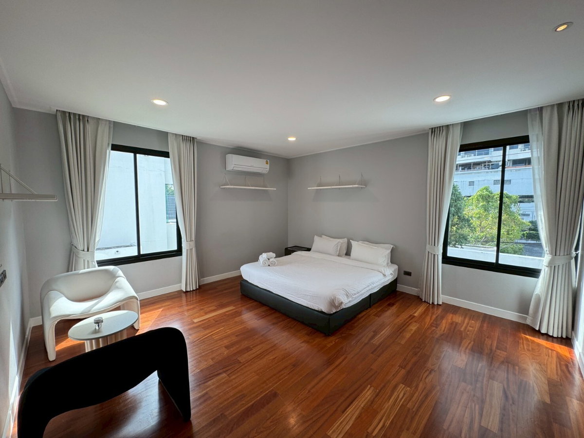 รูป บ้านหรู สร้างใหม่ พื้นที่ใช้สอย 1,000 ตรม. พร้อมสระว่ายน้ำ ** NO CO-AGENT ** - รูปที่ 1/9