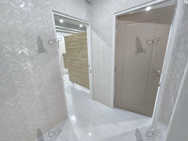 รูป ให้เช่าพื้นที่ในอาคาร Lenso ชั้น 1 432 ตร.ม. โลเคชั่นดีที่สุด ติดถนนศรีนครินทร์  พร้อมที่จอดรถ - รูปที่ 6/8