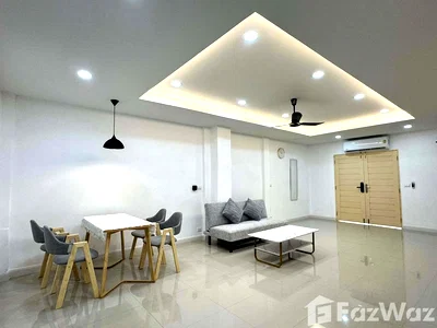 Townhouses for rent Bangkok : 2 Bedroom Townhouse for rent in Bang Chak, Bangkok  6127452