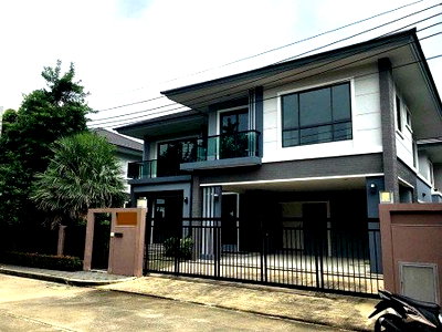 บ้านเดี่ยว แม็กซ์แวลู พัฒนาการ : LTHC6957 – House FOR SALE at Pattanakarn 3 beds 4 baths 242 sq.M. Near BTS Bearing station ONLY 18.2 MB