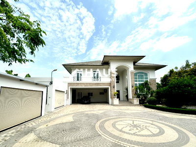 บ้านเดี่ยว เซฟวัน โก ศรีสมาน : ✨ มรดกแห่งความภูมิใจ! คฤหาสน์ทายาท สภาพดีเยี่ยม (วิวหน้าบ้านเปิดโล่ง) 🔥 ขายบ้านเดี่ยว คฤหาสน์ทายาท 🔥 / 4 ห้องนอน #HCWT012