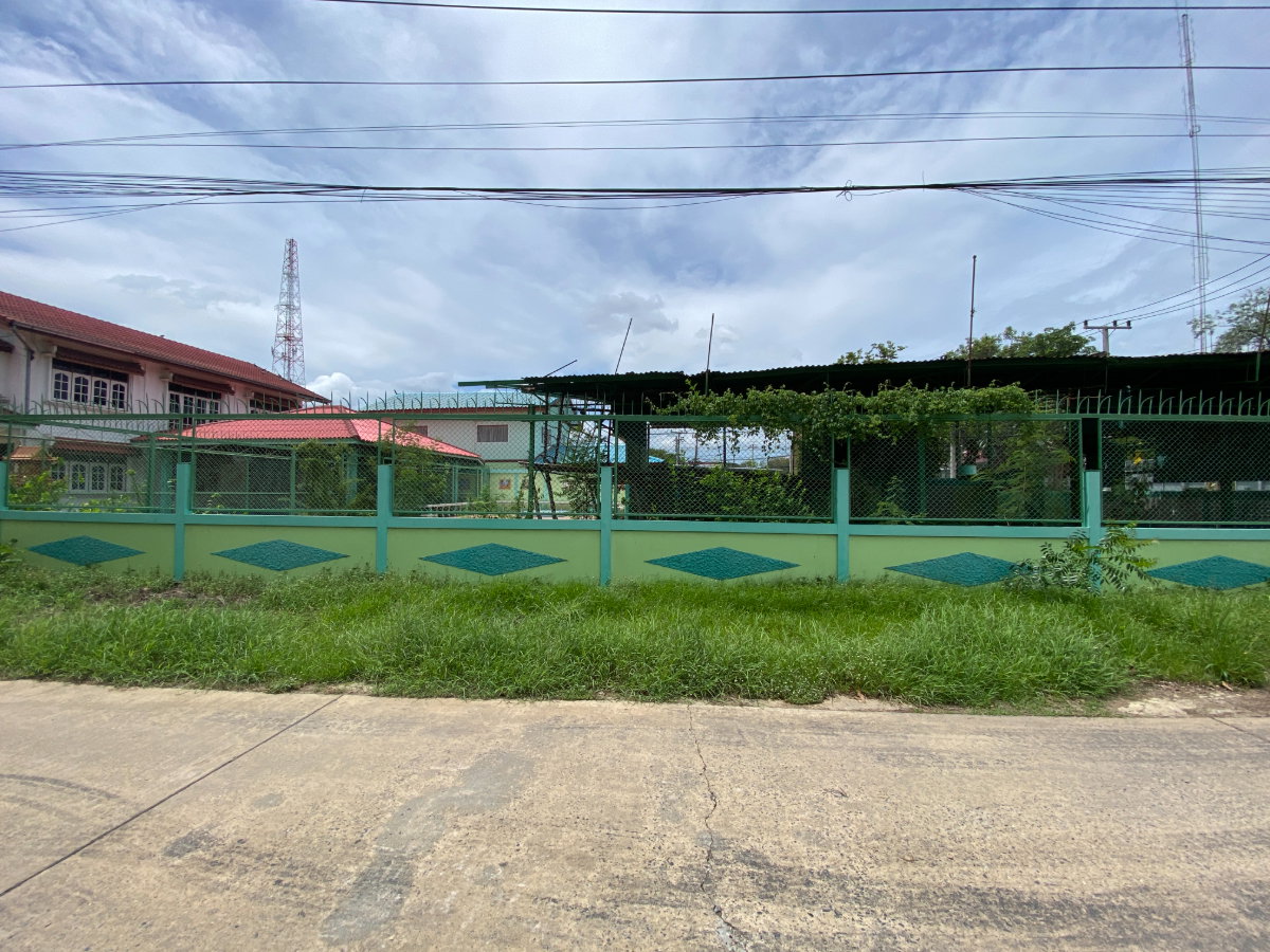 รูป ขายบ้านเดี่ยว ทำเลดี พื้นที่กว้าง อยู่ติดกับศาลาว่ากลางสิงห์บุรี อยู่ห่างจากถนนใหญ่ 150 เมตร บ้านเดี่ยวพร้อมอยู่ 2 ชั้น - รูปที่ 14/41