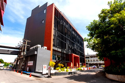 Office for rent Chiang Mai Vocational College : Fully serviced private office space for you and your team in Regus Icon Park