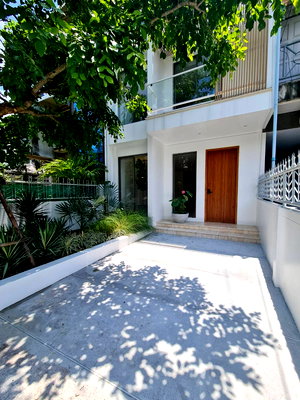 ทาวน์โฮม วิทยาลัยสารพัดช่างธนบุรี : LTH6954 – Luxury and Minimal style Townhouse for Sale, rare and quality 28.1 Sq.Wah 265 Sq.M – 4 beds 5 baths on 25.9MB