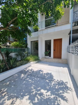 LTH6954 – Luxury and Minimal style Townhouse for Sale, rare and quality 28.1 Sq.Wah 265 Sq.M – 4 beds 5 baths on 25.9MB