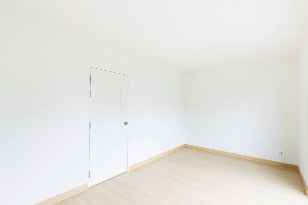 รูป  ทาวน์โฮม 3 ชั้น รีโนเวทพร้อมอยู่ บ้านสำหรับคนที่มองหาความคุ้มค่าทำเลพระราม 9–อ่อนนุชใกล้สนามบินสถวรรณภูมิ ใกล้มอเตอร์เวย์ - รูปที่ 3/23