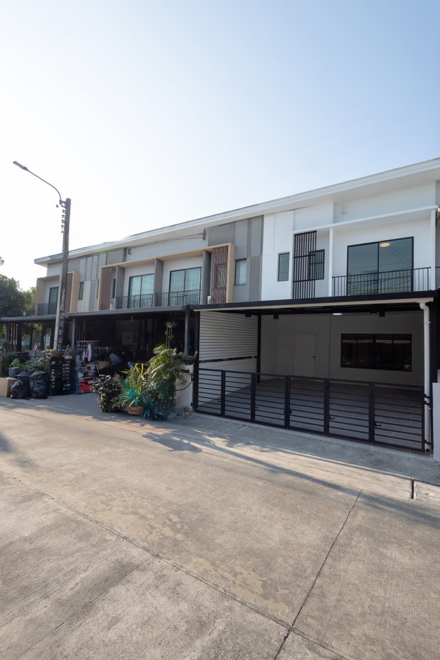 รูป ทาวน์โฮมรูปแบบใหม่ใกล้สนามบินสุวรรณภูมิ สไตล์ Modern ที่ออกแบบภายใต้แนวคิด Modish Real Living ให้ทุกแนวคิดเชื่อมต่อการใช้ชีวิตมีสไตล์ - รูปที่ 18/19