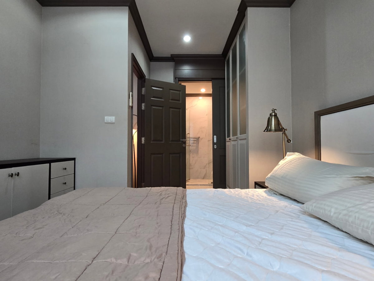รูป The Reserve Kasemsan 3【𝐒𝐄𝐋𝐋 & 𝐑𝐄𝐍𝐓】🔥คอนโดสุดคลาสิค ตกแต่งสไตล์Old Money ห้องกว้างขวาง บิ้วอินจัดเต็ม🔥 ติดต่อไลน์ไอดี: @hacondo - รูปที่ 2/10