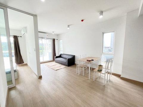 Condo for Rent: Iris Westgate | Large 1-Bedroom Condo near MRT Khlong Bang Phai, Ready to Move In