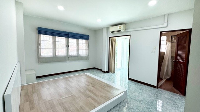 รูป MHR82 บ้านสวยทิศใต้ ลมดีไม่ร้อน! เคหะนคร 3 แต่งครบ Built-in ทั้งหลัง 4 นอน 3 น้ำ ใกล้เตรียมพัฒน์และทางด่วน - รูปที่ 6/14