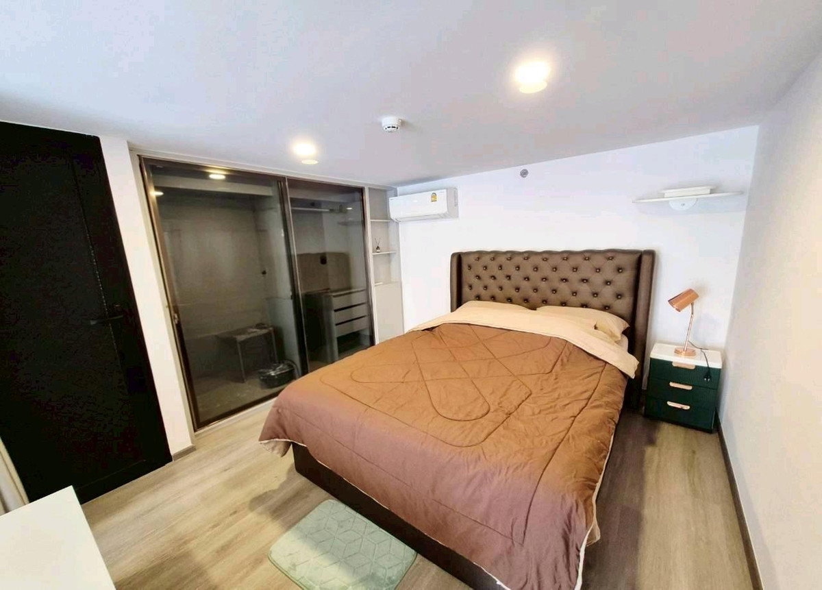 รูป ✨ Modern Duplex ใจกลางรัชดา! SOHO Bangkok Ratchada 1 ห้องนอน เพดานสูง ในงบเพียง 30,000 - รูปที่ 6/9