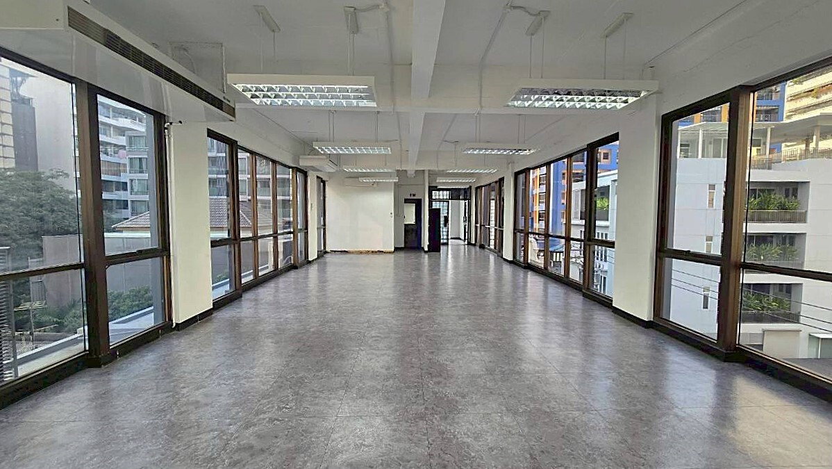รูป อาคารสภาพดี วิวสวย ใกล้ BTS & MRT อโศก ** NO CO-AGENT ** - รูปที่ 5/5