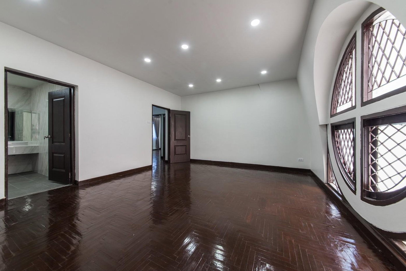 picture LTH6941 – Townhouse in Ekkamai FOR SALE 7 beds 5 baths Size 430 Sq.M. Near BTS Ekkamai Station ONLY 24.5 MB - 3/7