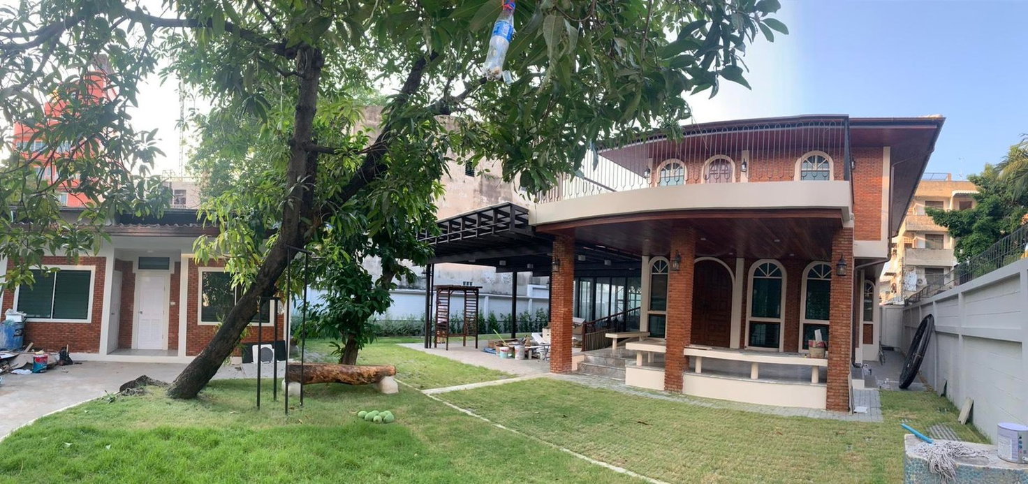 picture LTH6127 – House FOR RENT in Din Daeng area 4 beds 4 baths size 200 Sq.W. Nearby ARL Ratchaprarop station ONLY 140k/Month - 1/6