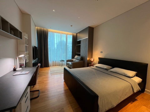 "For Rent: Sindhorn Residence – Beautiful, Very Cozy Unit, Conveniently Located Near BTS | Code DS2135 Line: @Dstay