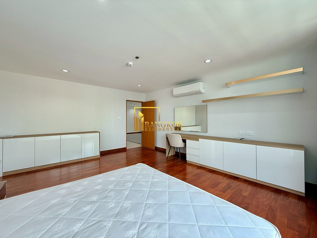รูป Large 4 Bedroom Penthouse Apartment in Phrom Phong Area - BR0264AP - รูปที่ 22/47