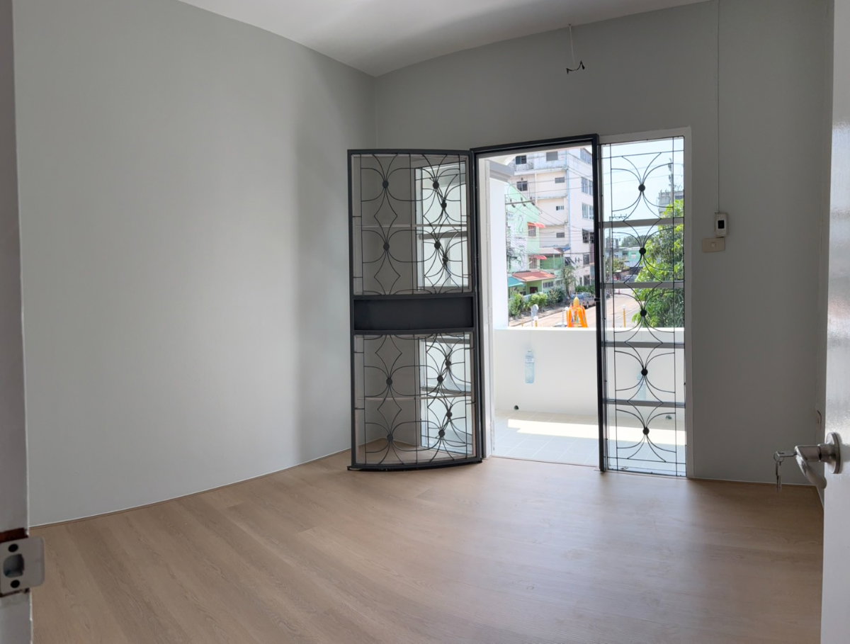 รูป ขายบ้านทาวน์เฮ้าส์ 2 ชั้น ม.ลภาวัน ถ.บางกรวย-ไทรน้อย ทำเลดี เดินทางสะดวก - รูปที่ 10/10