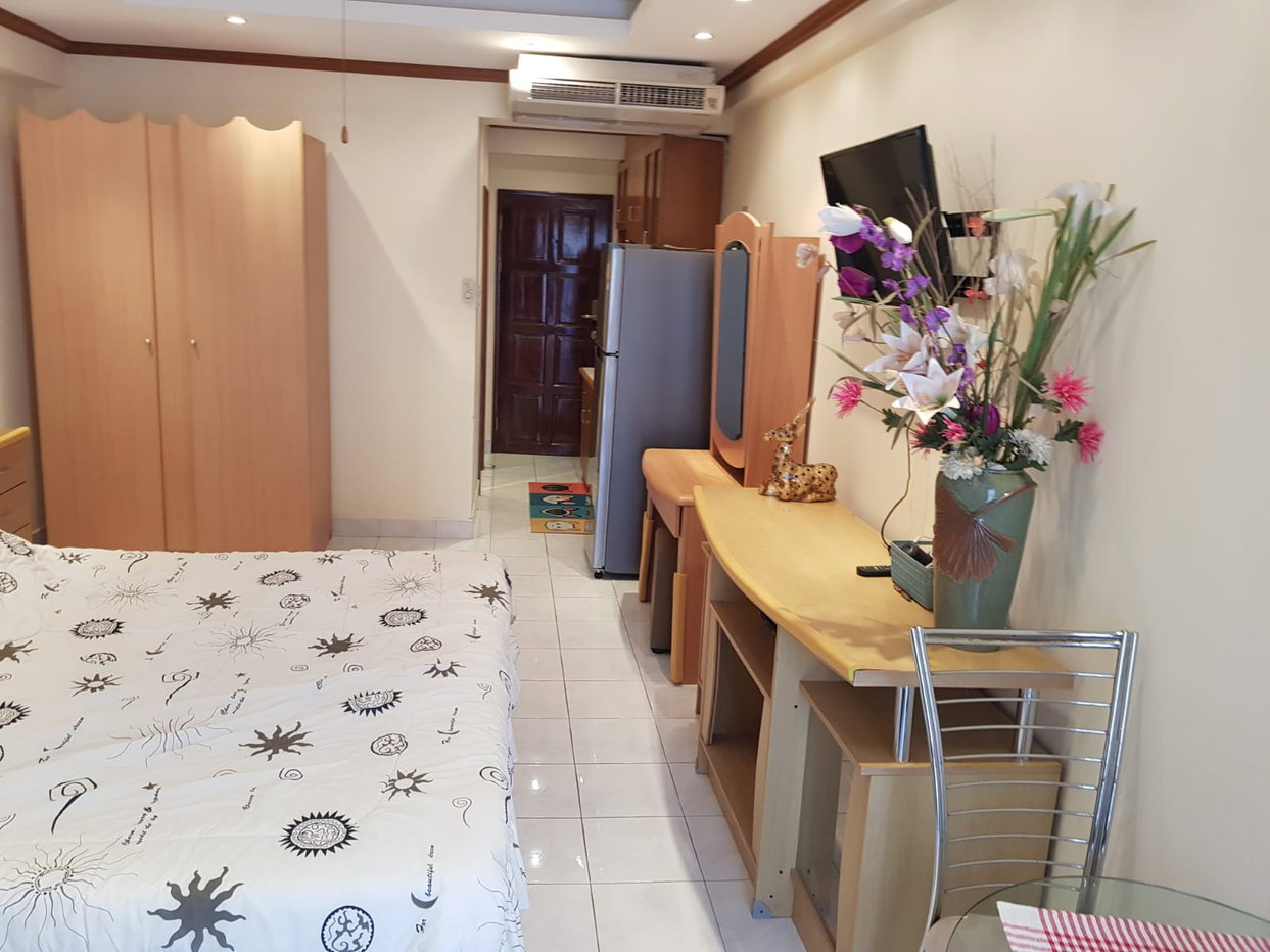 รูป Studio Condo for Sale at Jomtien Beach Condominium in Pattaya - รูปที่ 4/9