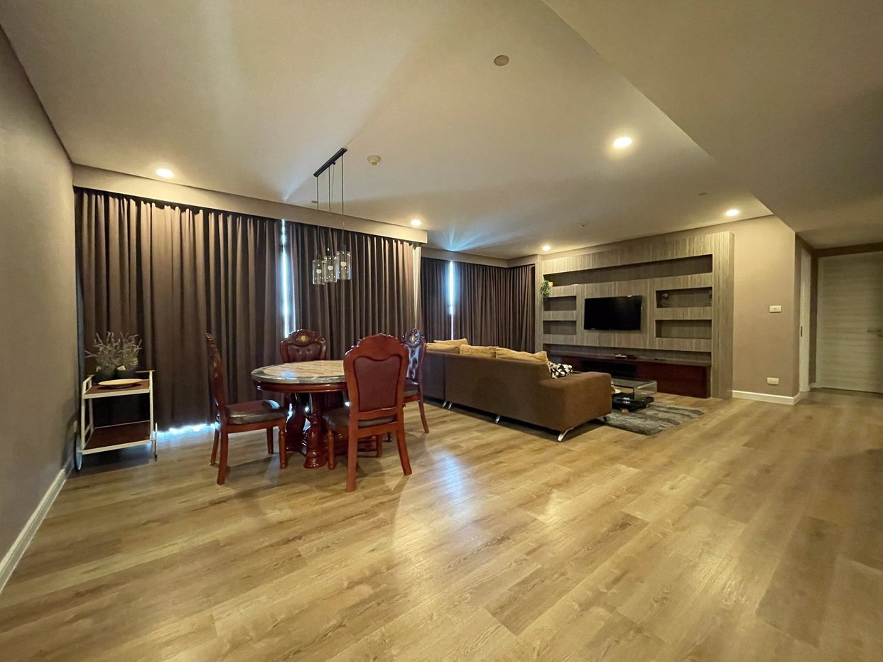รูป LTHC6474 – Fullerton FOR RENT 3 beds 3 baths Size 155 Sq.M. Near BTS Ekkamai stations ONLY 80k/month - รูปที่ 2/8