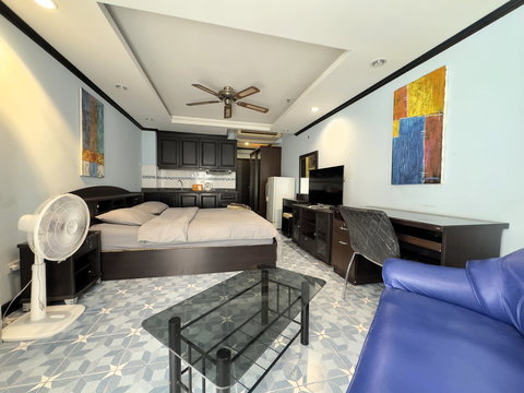 Studio Condo for Sale at Jomtien Beach Condominium in Pattaya