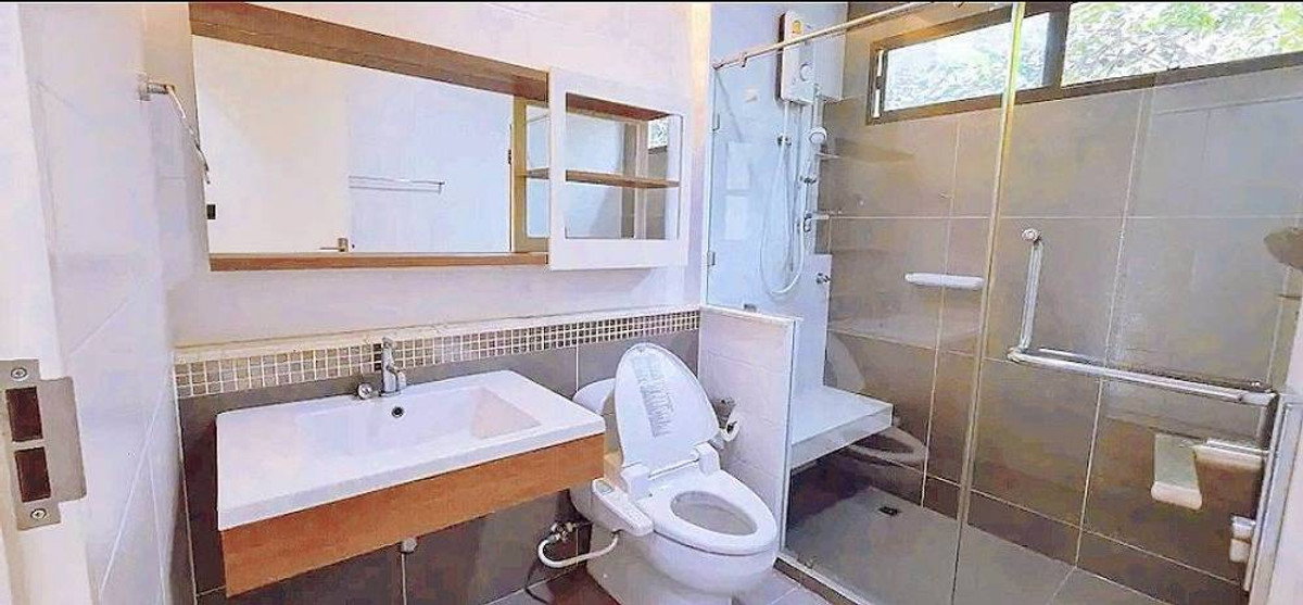 รูป 🏡 ให้เช่าบ้านเดี่ยว 2 ชั้น มัณฑนา เลค วัชรพล (สุขาภิบาล 5) ✨ บ้านหลังมุม โซนทะเลสาบ วิวสวย บรรยากาศดี พื้นที่กว้าง เป็นส่วนตัว - รูปที่ 7/11