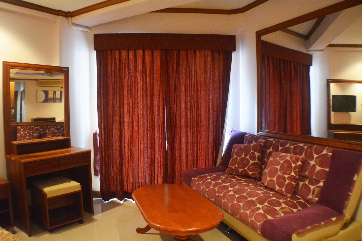 รูป Studio Condo for Sale at Jomtien Beach Condominium in Pattaya - รูปที่ 1/15