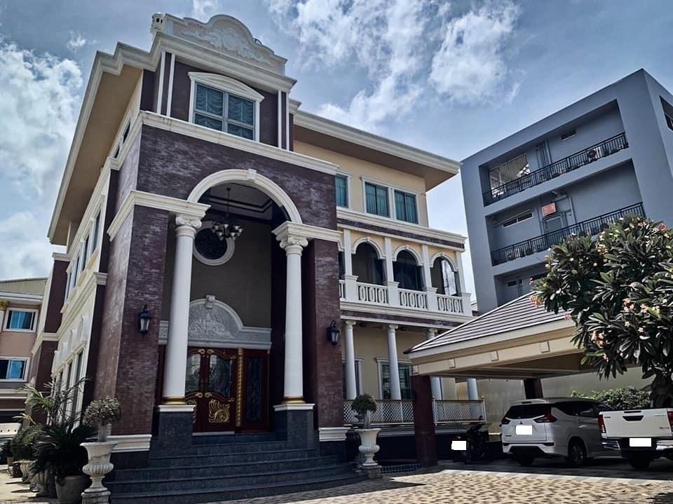 picture LTH7126 – Detached house with building FOR SALE in Prachauthit – Rama 2 5 beds 7 baths 1200 sq.M. Near BTS Bang Wa station ONLY 82.5 MB - 1/8