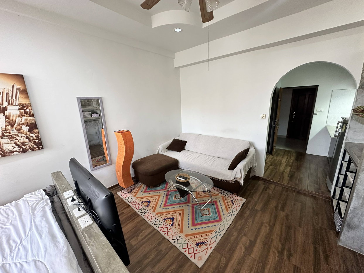 รูป Thepthip Mansion Condominium for Sale Pratumnak Studio Unit - รูปที่ 2/9