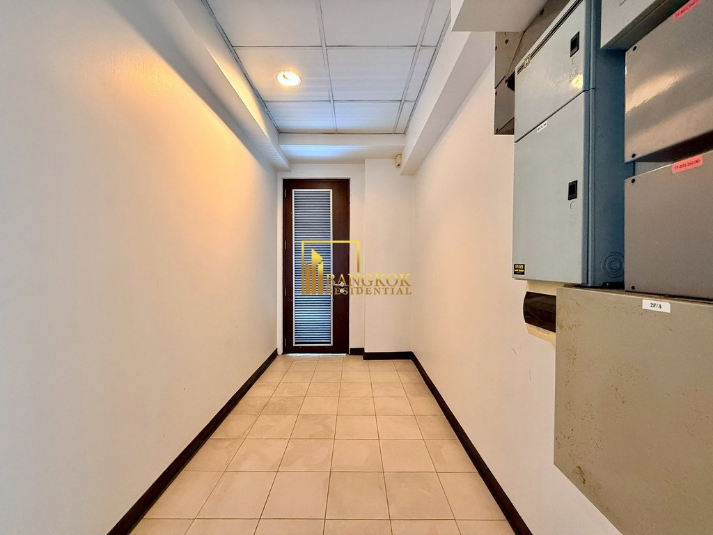 รูป Spacious 3 Bedroom Apartment With Large Private Terrace - BR0640AP - รูปที่ 30/40