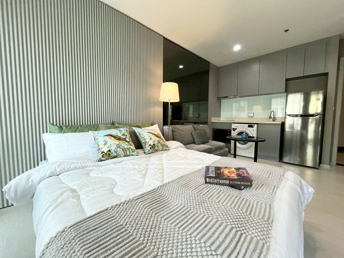 รูป [ขายด่วน/Urgent Sale] Rhythm Sukhumvit 36-38 ✨ ห้องสตูดิโอ แต่งครบ ทิศเหนือเย็นสบาย ใกล้ BTS ทองหล่อ - รูปที่ 1/15