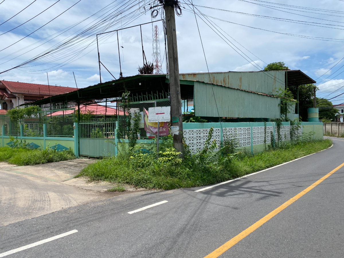 รูป ขายบ้านเดี่ยว ทำเลดี พื้นที่กว้าง อยู่ติดกับศาลาว่ากลางสิงห์บุรี อยู่ห่างจากถนนใหญ่ 150 เมตร บ้านเดี่ยวพร้อมอยู่ 2 ชั้น - รูปที่ 3/41