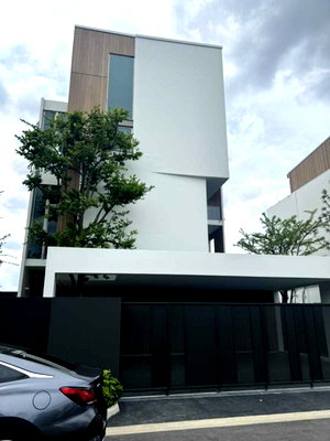 บ้านเดี่ยว ล้ง 1919 : LTHC7091 – House FOR SALE in Rama 9 3 beds 4 baths 324 sq.M. Near ARL Huamark station ONLY 38.5 MB