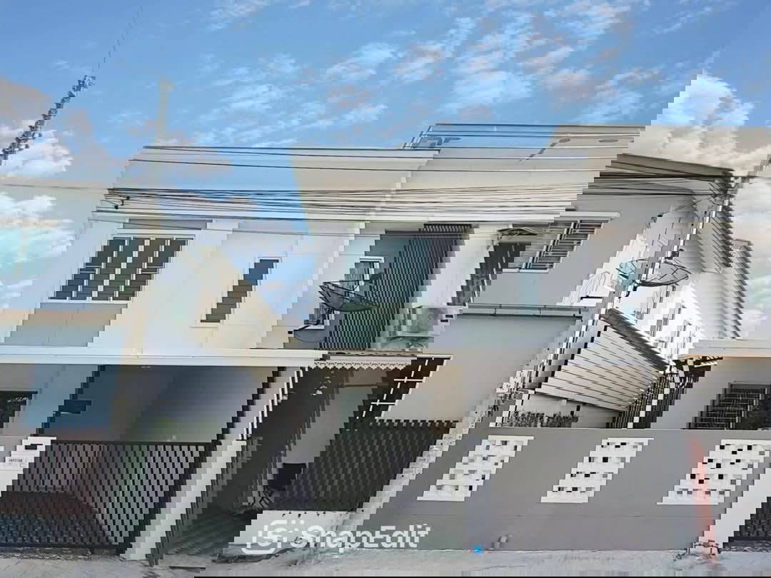 รูป ทาวน์เฮ้าส์สวยพร้อมอยู่ ตัวบ้านหลังใหญ่มาพร้อมพื้นที่ใช้สอยแบบจุกๆ หลังริม หมู่บ้านพฤกษาวิลล์ 62/1ถนนนิมิตใหม่19/1 - รูปที่ 1/23