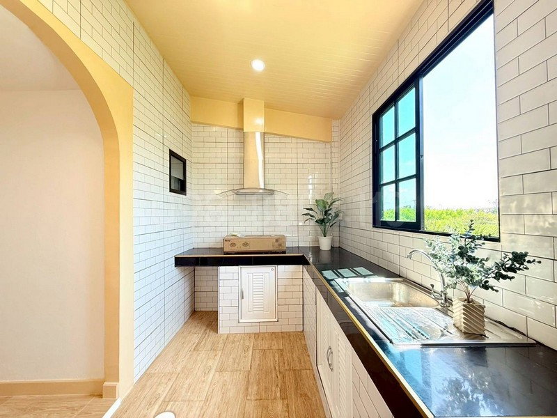 รูป ขายทาวน์เฮ้าส์ 2 ชั้น ม.ณัฐวรรณ ซ.สังฆสันติสุข 18 หนองจอก เนื้อที่ 18.9 ตรว 2นอน 2น้ำ อยู่ถนนเส้นเมน หลังบ้านโล่ง ถนนกว้าง - รูปที่ 7/8