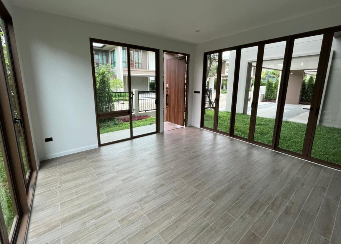รูป LTHC7101 – Single House FOR SALE at Krungthepkreetha 4 beds 5 baths 300 sq.M. Near ARL Ramkhamhaeng station ONLY 30.9 MB - รูปที่ 2/7