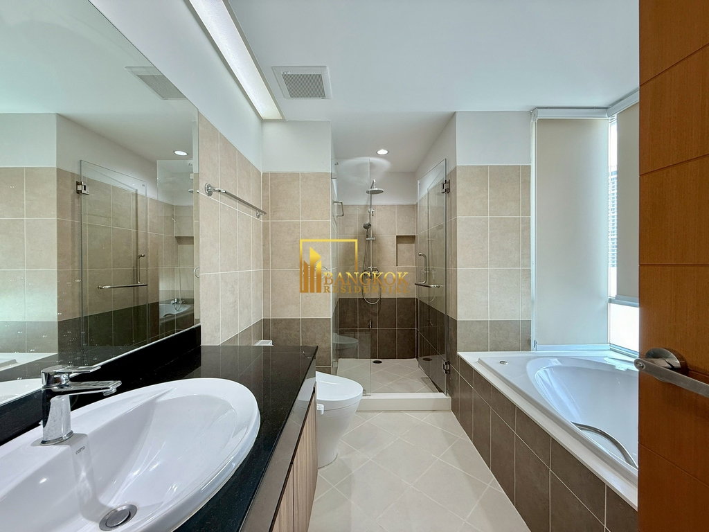 รูป Large 4 Bedroom Penthouse Apartment in Phrom Phong Area - BR0264AP - รูปที่ 24/47