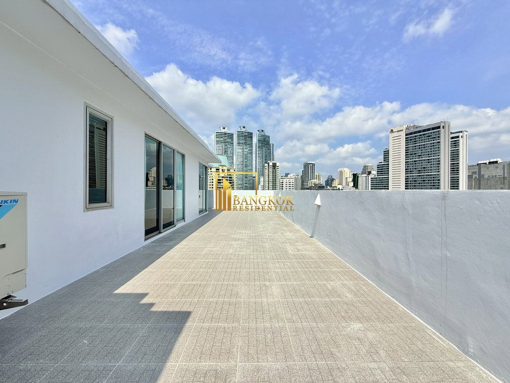 รูป Large 4 Bedroom Penthouse Apartment in Phrom Phong Area - BR0264AP - รูปที่ 29/47
