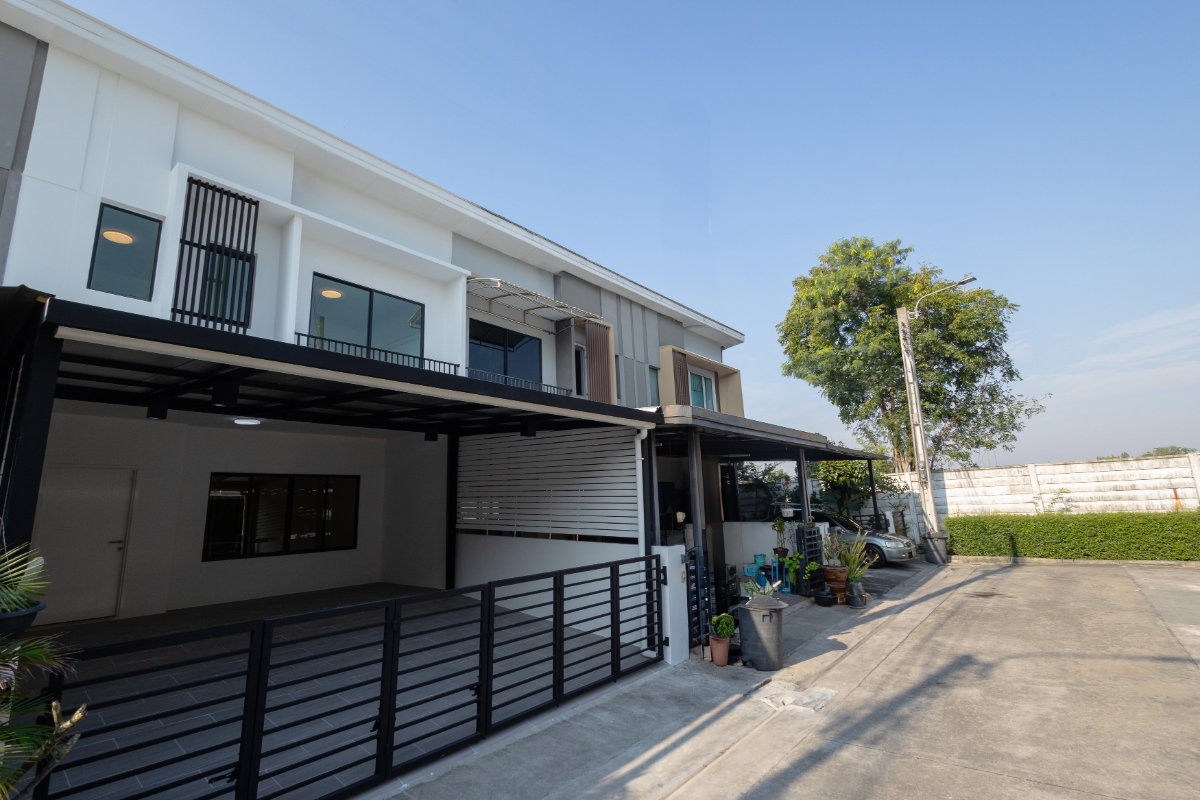 รูป ทาวน์โฮมรูปแบบใหม่ใกล้สนามบินสุวรรณภูมิ สไตล์ Modern ที่ออกแบบภายใต้แนวคิด Modish Real Living ให้ทุกแนวคิดเชื่อมต่อการใช้ชีวิตมีสไตล์ - รูปที่ 19/19