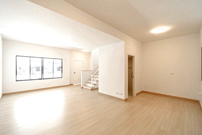 ทาวน์โฮม กรุงเทพมหานคร : พร้อมขาย The Connect 27 สวนหลวง - อ่อนนุช ใกล้สนามบินสุวรรณภูมิเพียง 15 นาที ใกล้ทางด่วน 3 นอน 2 น้ำ 2 ที่จอดโซนลาดกระบัง