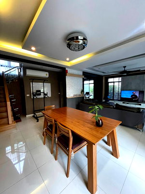 Houses for rent Bangkok : 📢 [For Rent] ✨ RARE ITEM! ✨ The Palm Pattanakarn, Luxury 2-Storey Modern House, 80+ sq.wah with Maid's Quarter