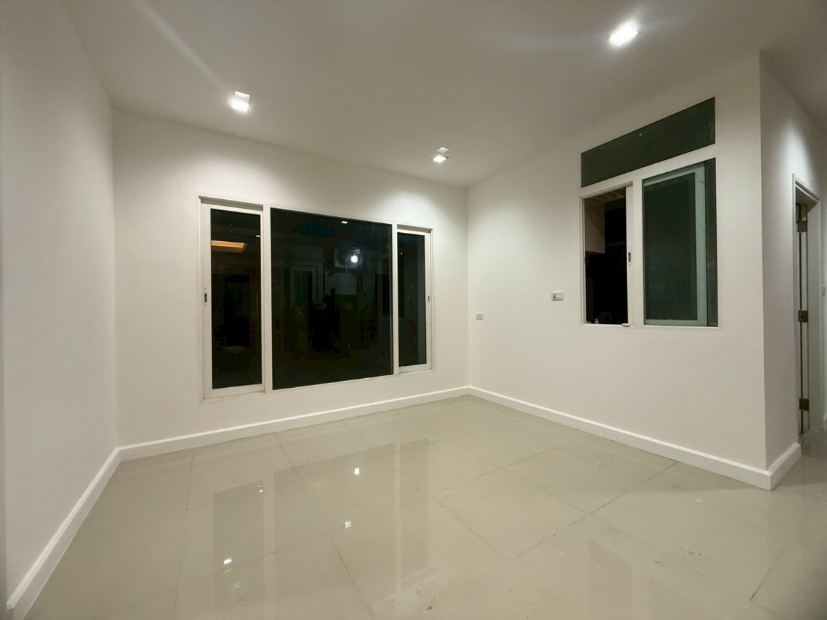 picture Golden Neo Onnut - Pattanakarn - 16/21