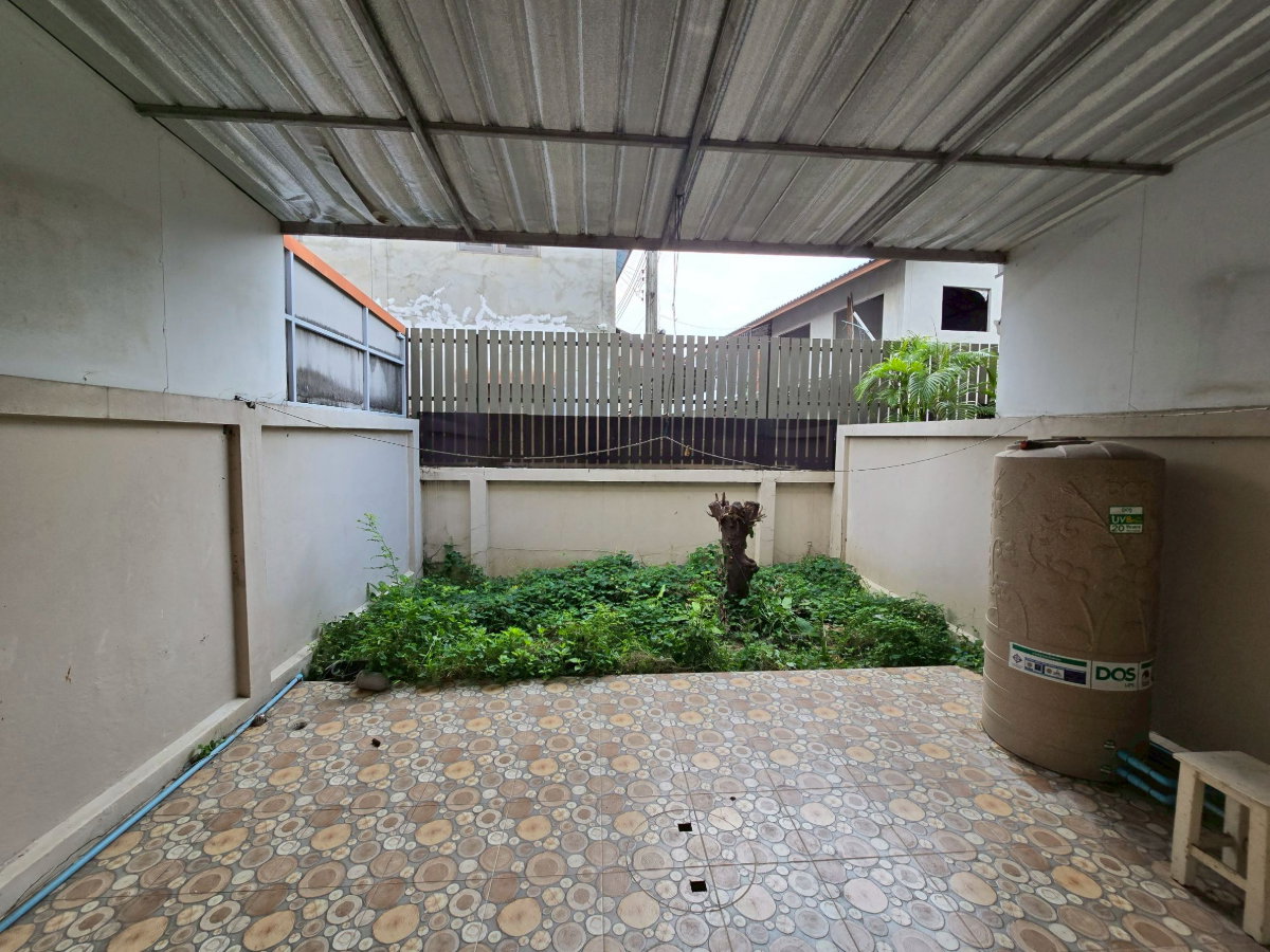 รูป ทาวน์เฮาส์ 3 ชั้นให้เช่าในลาดพร้าว 4 ห้องนอน 5 ห้องน้ำ จอดรถ 2 คัน – 29,000 บาท - รูปที่ 11/41