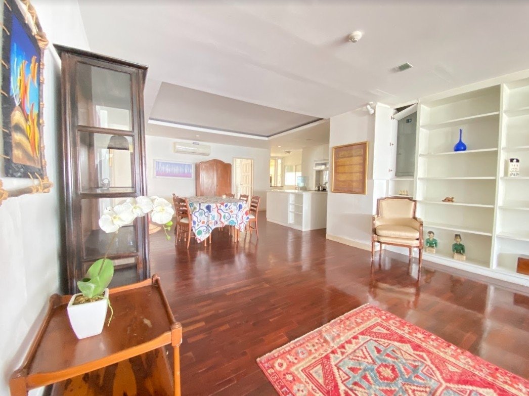 รูป LTHC7355– Sukhumvit Casa FOR SALE 3 beds 3 baths size 210 Sq.M.Near BTS Asok station ONLY 18.5 MB - รูปที่ 2/8
