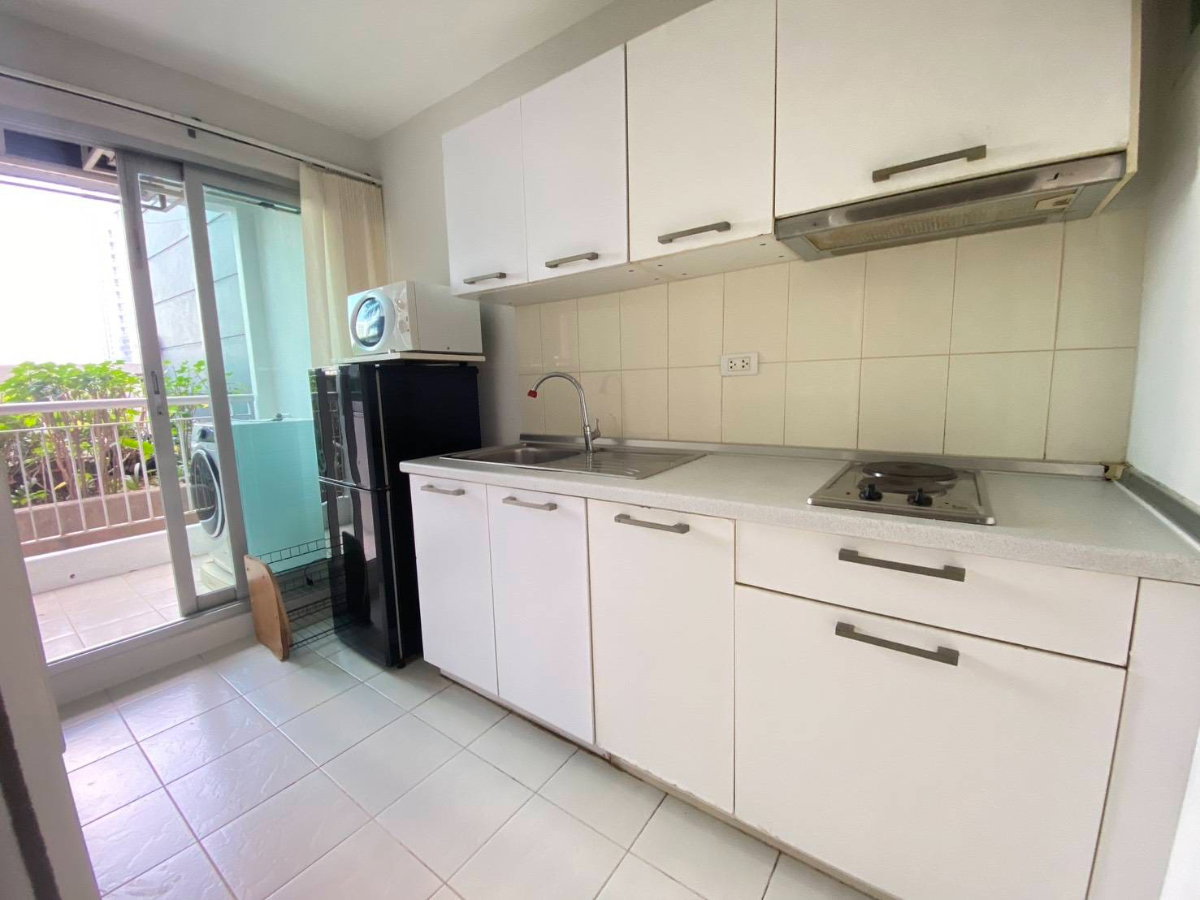 picture life Sathorn 10 for Rent, New Renovation, BTS Saint-Louis Huge Side - 4/10