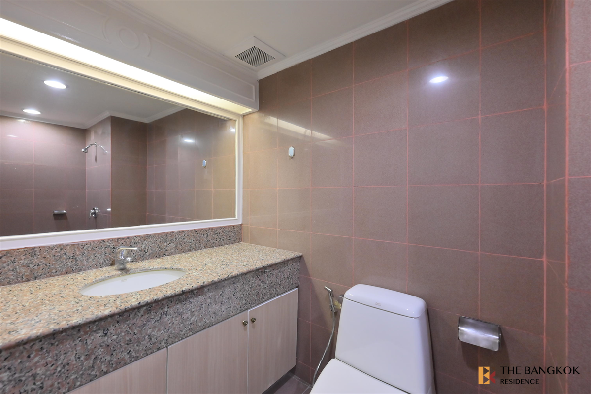 picture Lake Avenue Elevate Comfort at an Unbeatable Price - 3/10