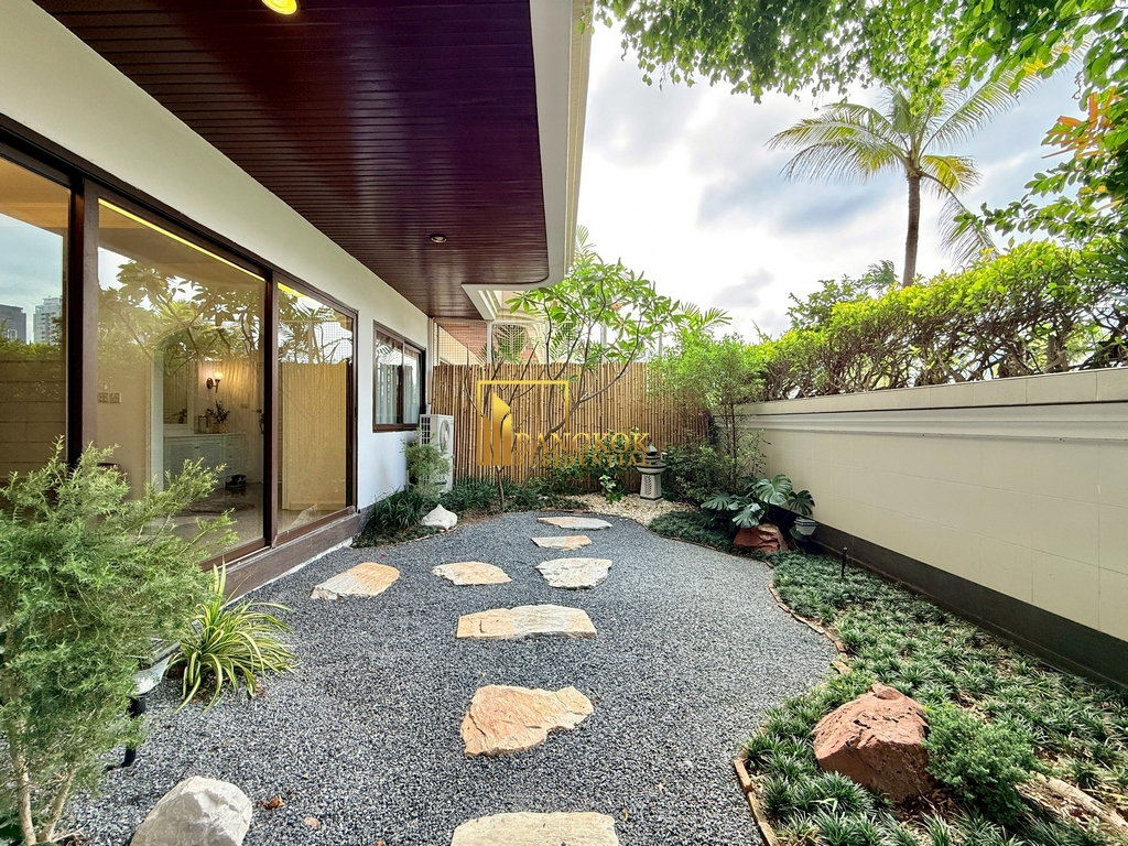 รูป Elegant 4 Bedroom Penthouse Apartment in Phrom Phong - BR20104AP - รูปที่ 9/61